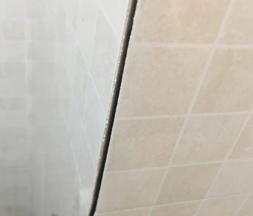 武陵源瓷砖空鼓维修公司分享阳台瓷砖脱落的修复过程可以分为以下几个步骤